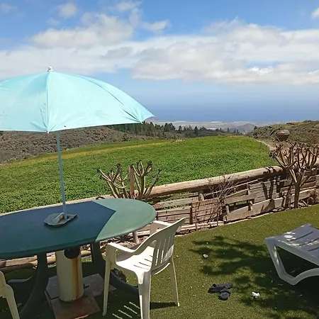Rural House Breakfast In Front Of Ocean
