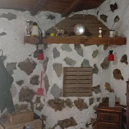 Rural House Breakfast In Front Of Ocean