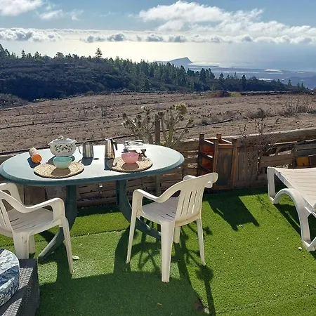 Rural House Breakfast In Front Of Ocean